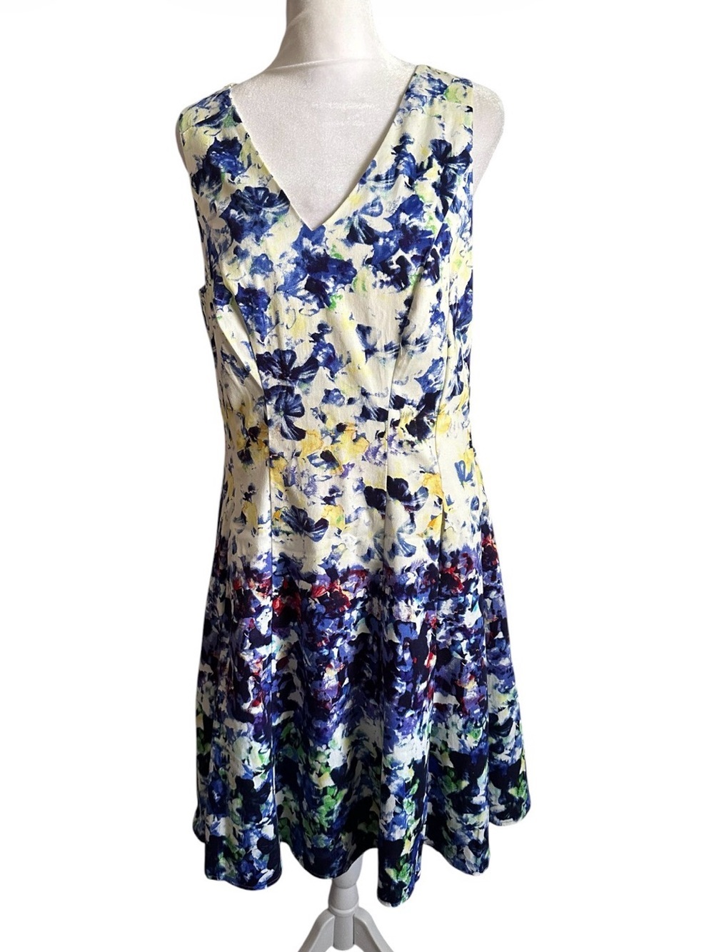 Maggy London Blue and White Floral V-Neck Fit-and-Flare Midi Dress size 10